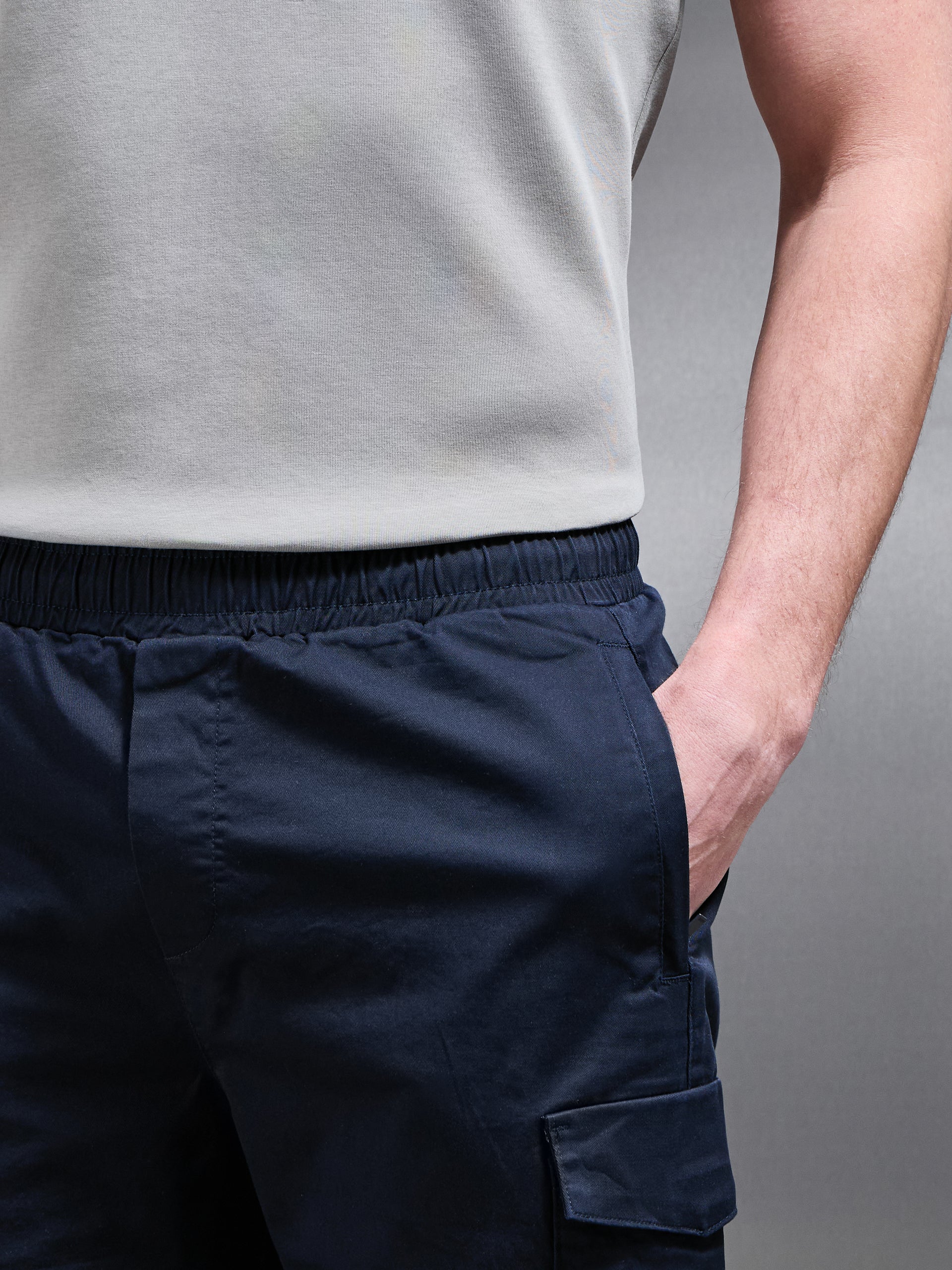 Tailored Drawstring Cargo Short in Navy