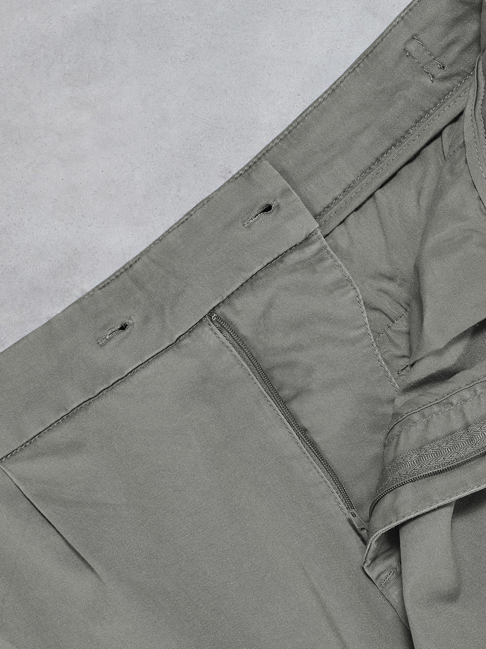 Tailored Side Adjuster Chino Trouser in Olive