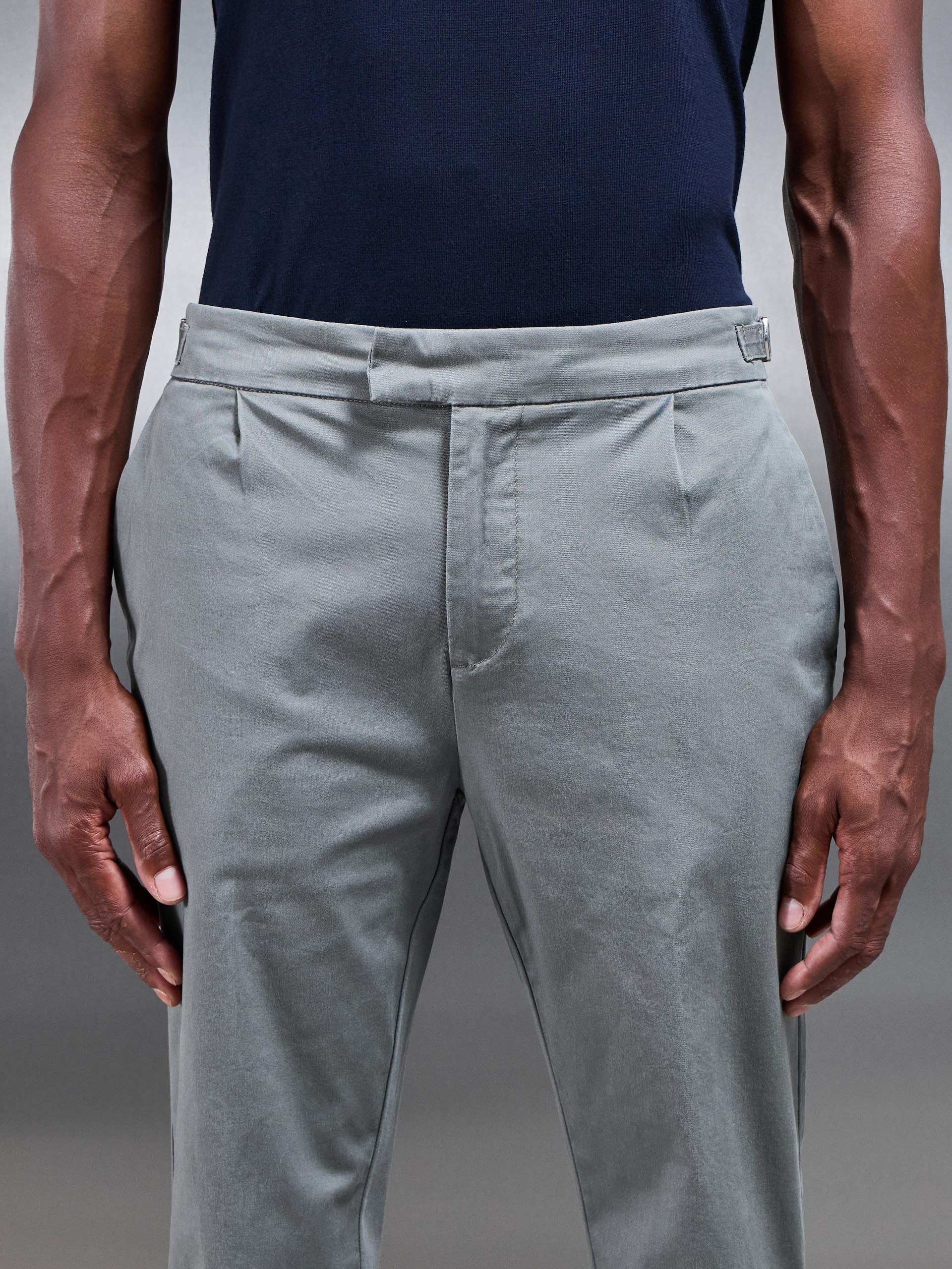 Tailored Side Adjuster Chino Trouser in Olive