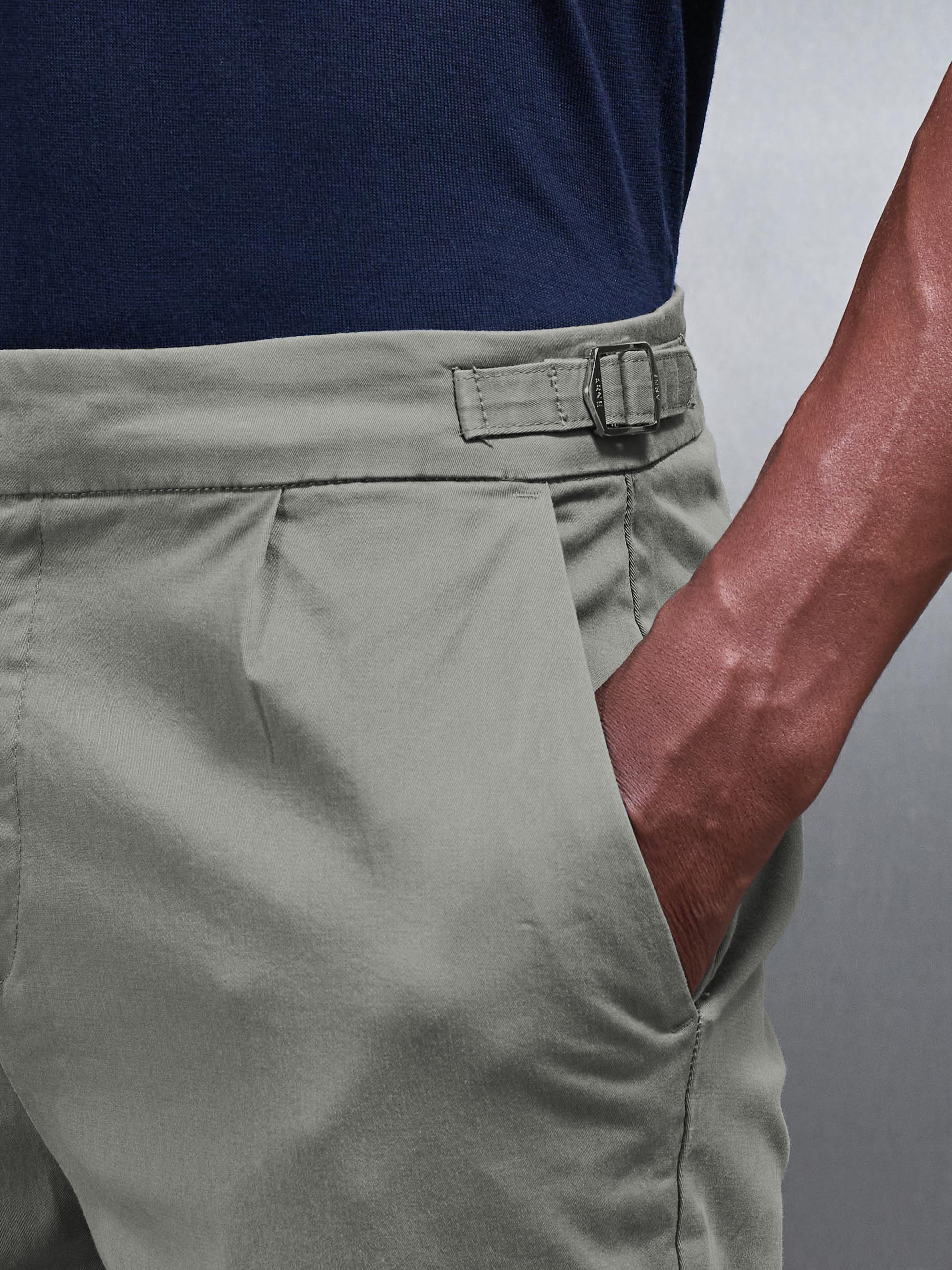 Tailored Side Adjuster Chino Trouser in Olive