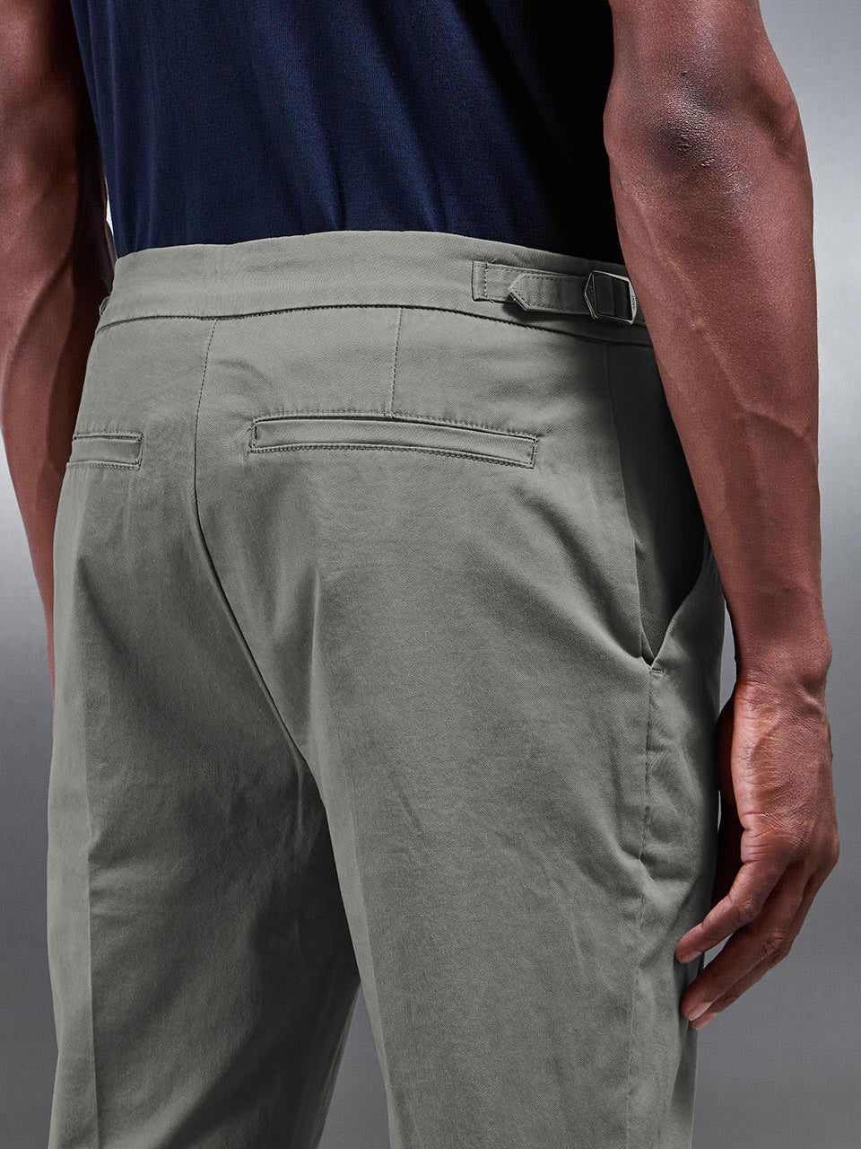 Tailored Side Adjuster Chino Trouser in Olive
