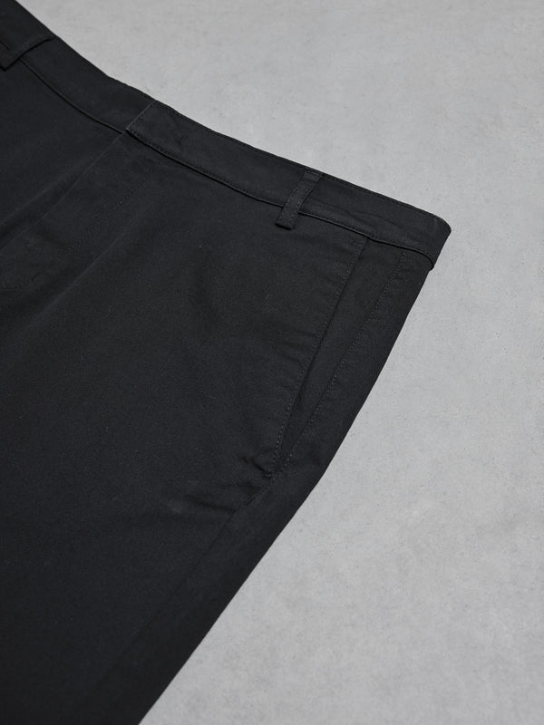 Tailored Chino Short in Black