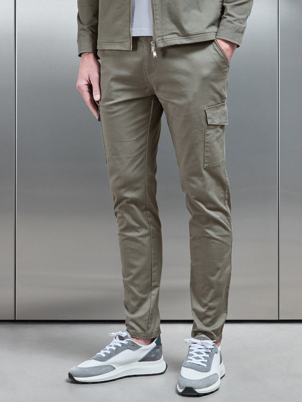 Tailored Cotton Cargo Pant in Olive