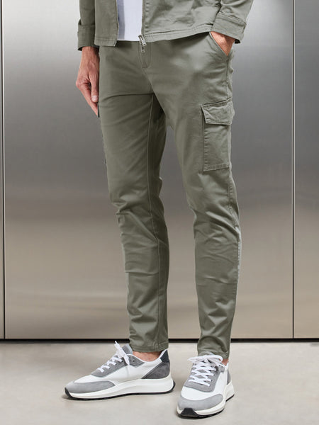 Tailored Cotton Cargo Pant in Olive