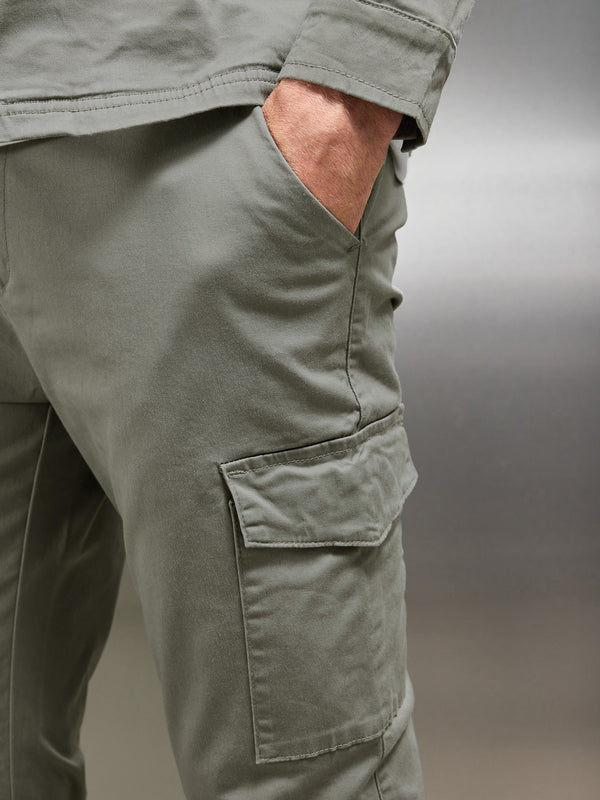 Tailored Cotton Cargo Pant in Olive