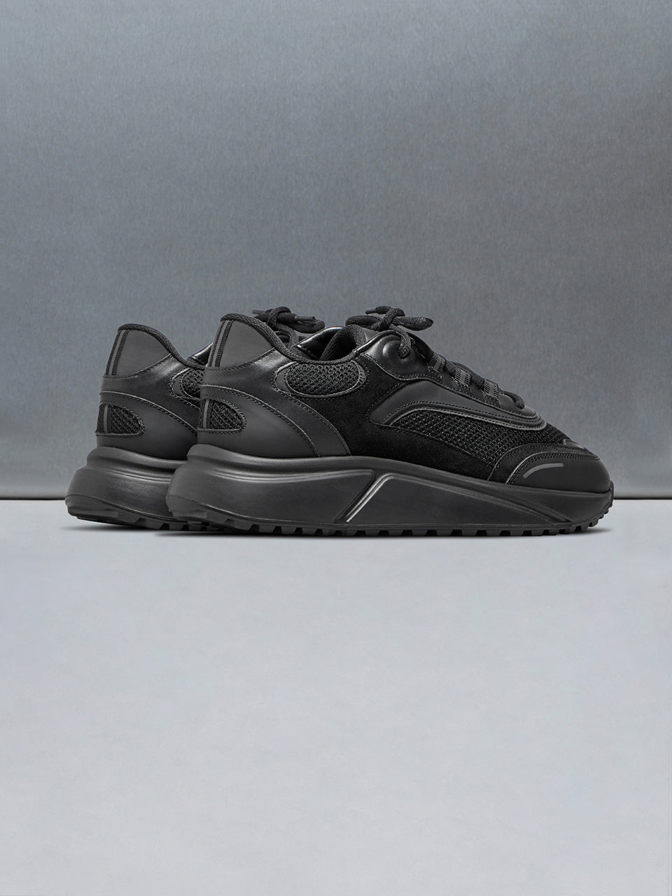 Technical Runner 2.0 in Triple Black