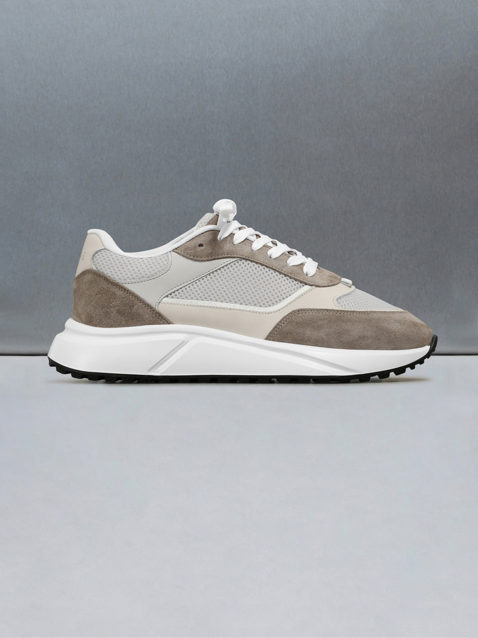 Technical Runner in Stone