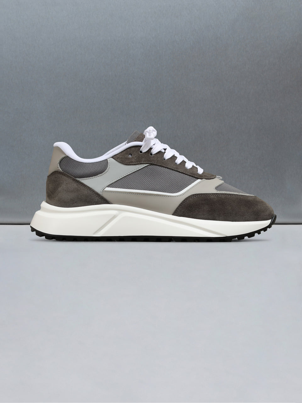 Technical Runner in Taupe