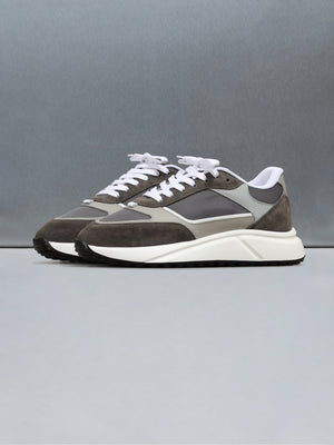 Technical Runner in Taupe
