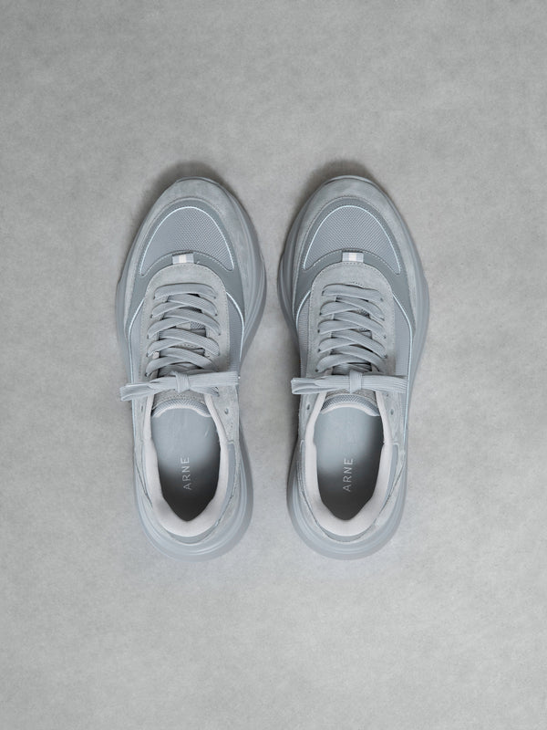 Technical Runner in Triple Grey