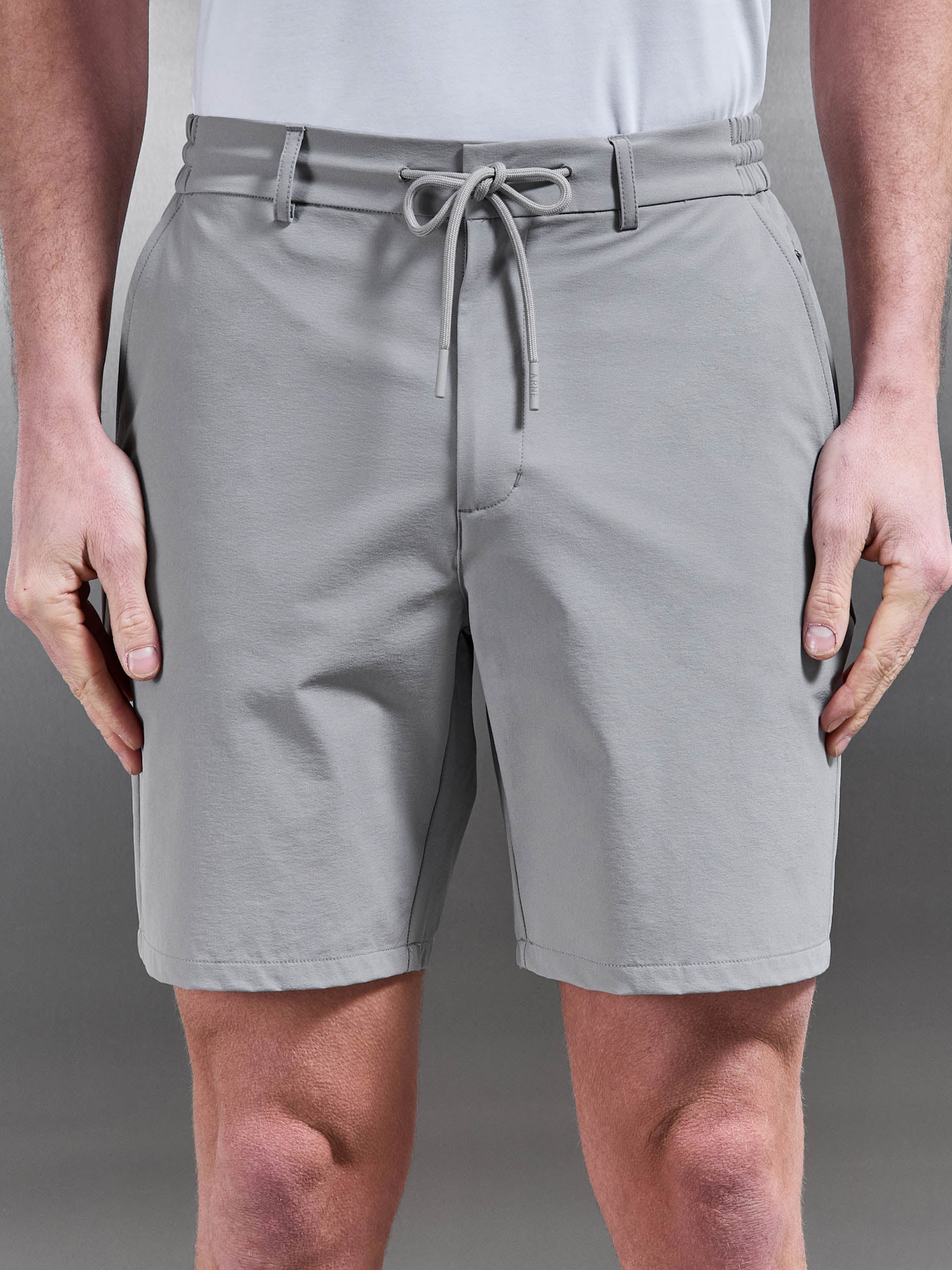 Technical Stretch Chino Short in Mid Grey