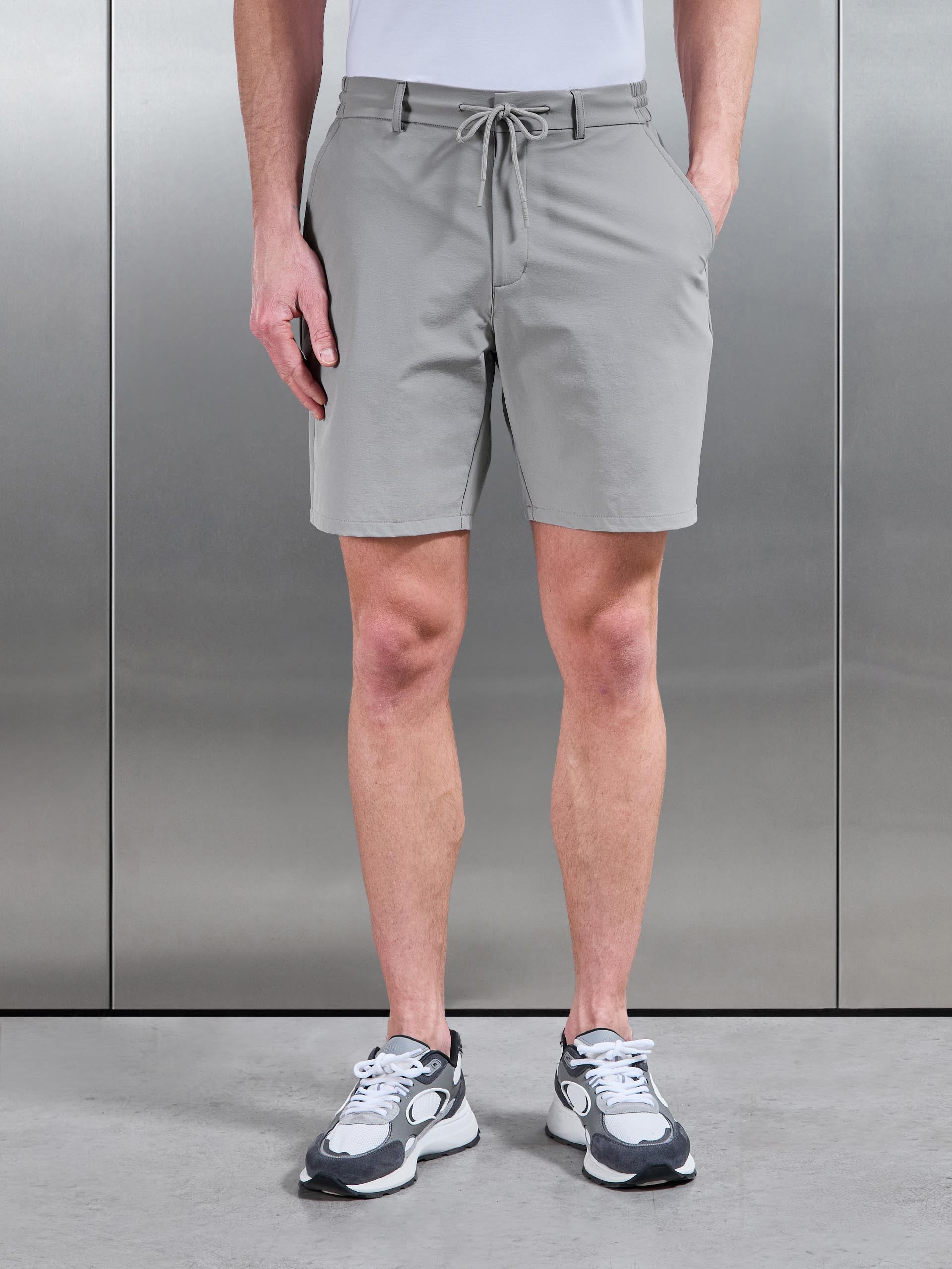 Technical Stretch Chino Short in Mid Grey