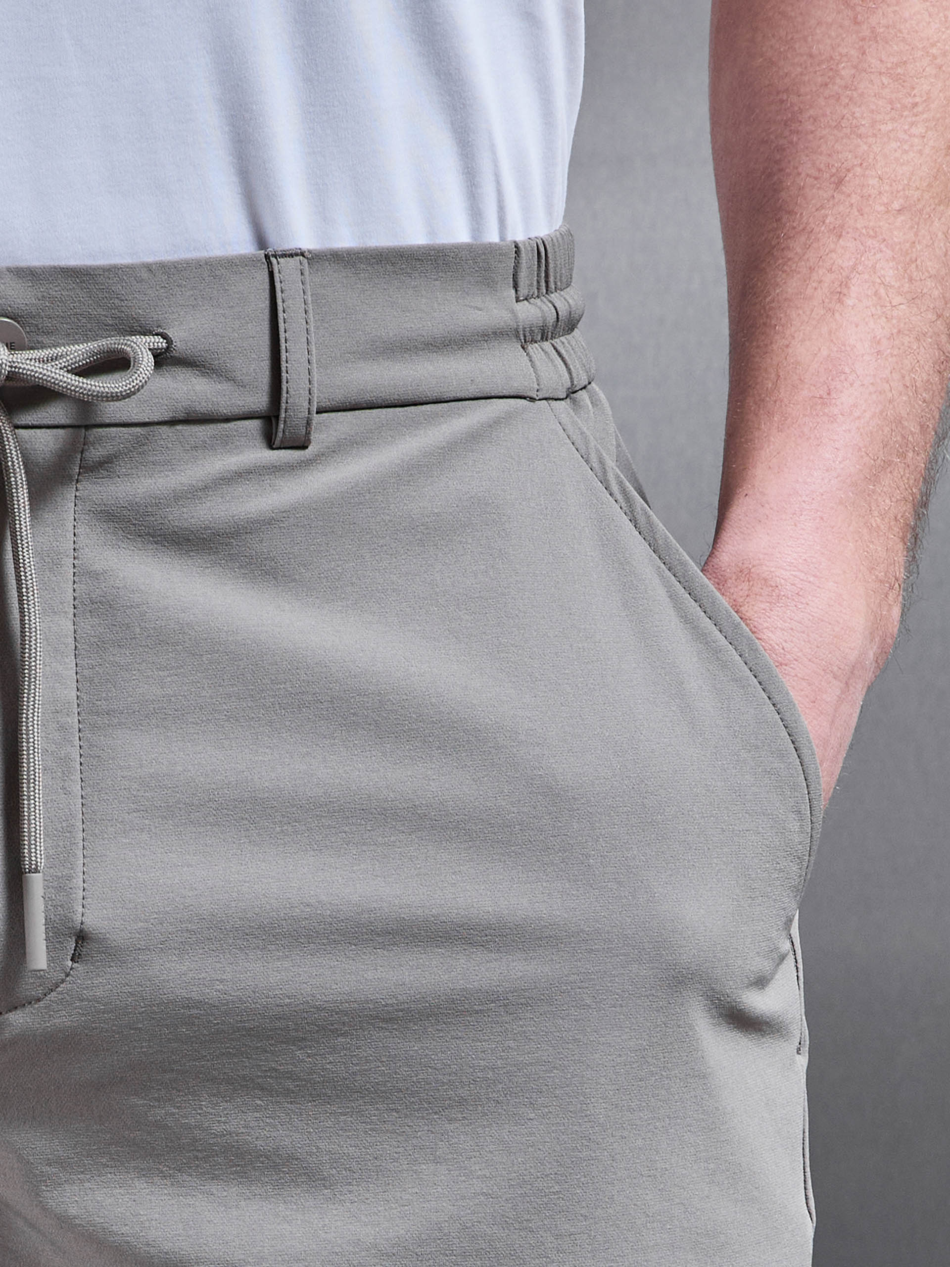 Technical Stretch Chino Short in Taupe