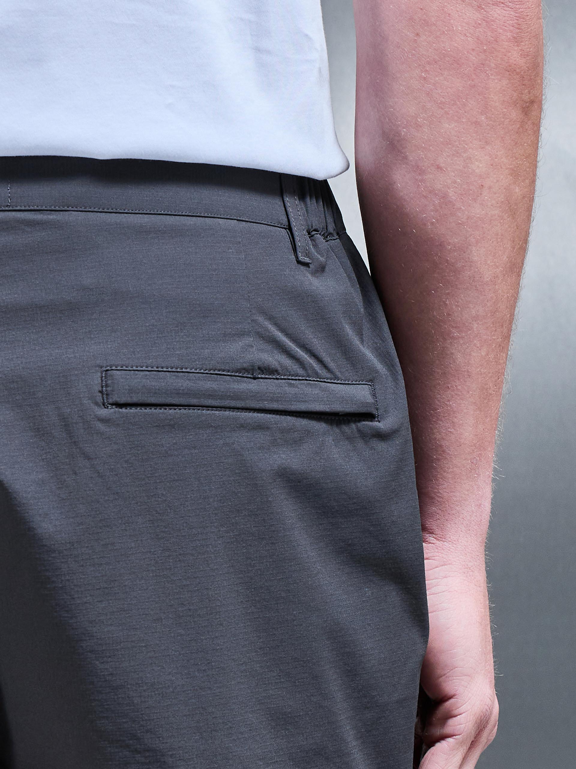 Technical Tailored Short in Grey