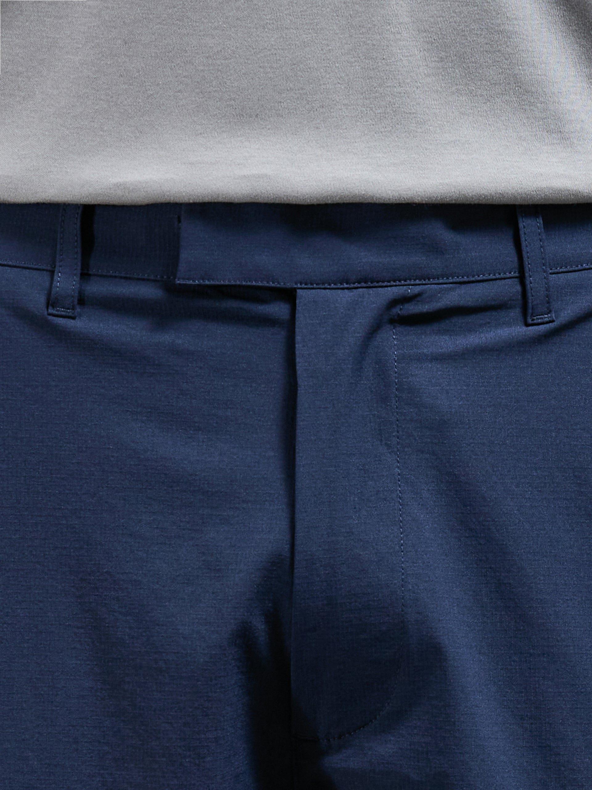 Technical Tailored Short in Navy