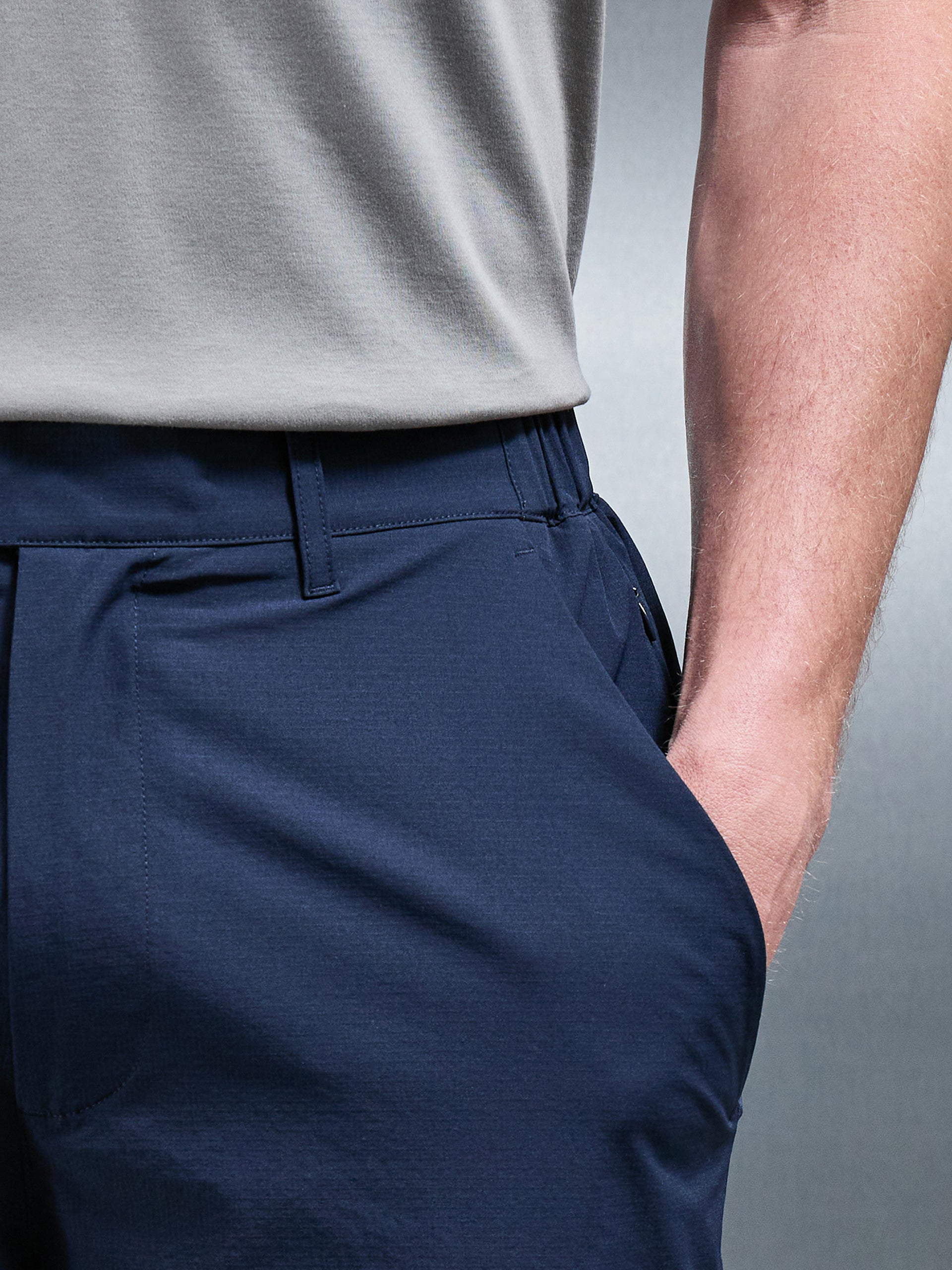 Technical Tailored Short in Navy