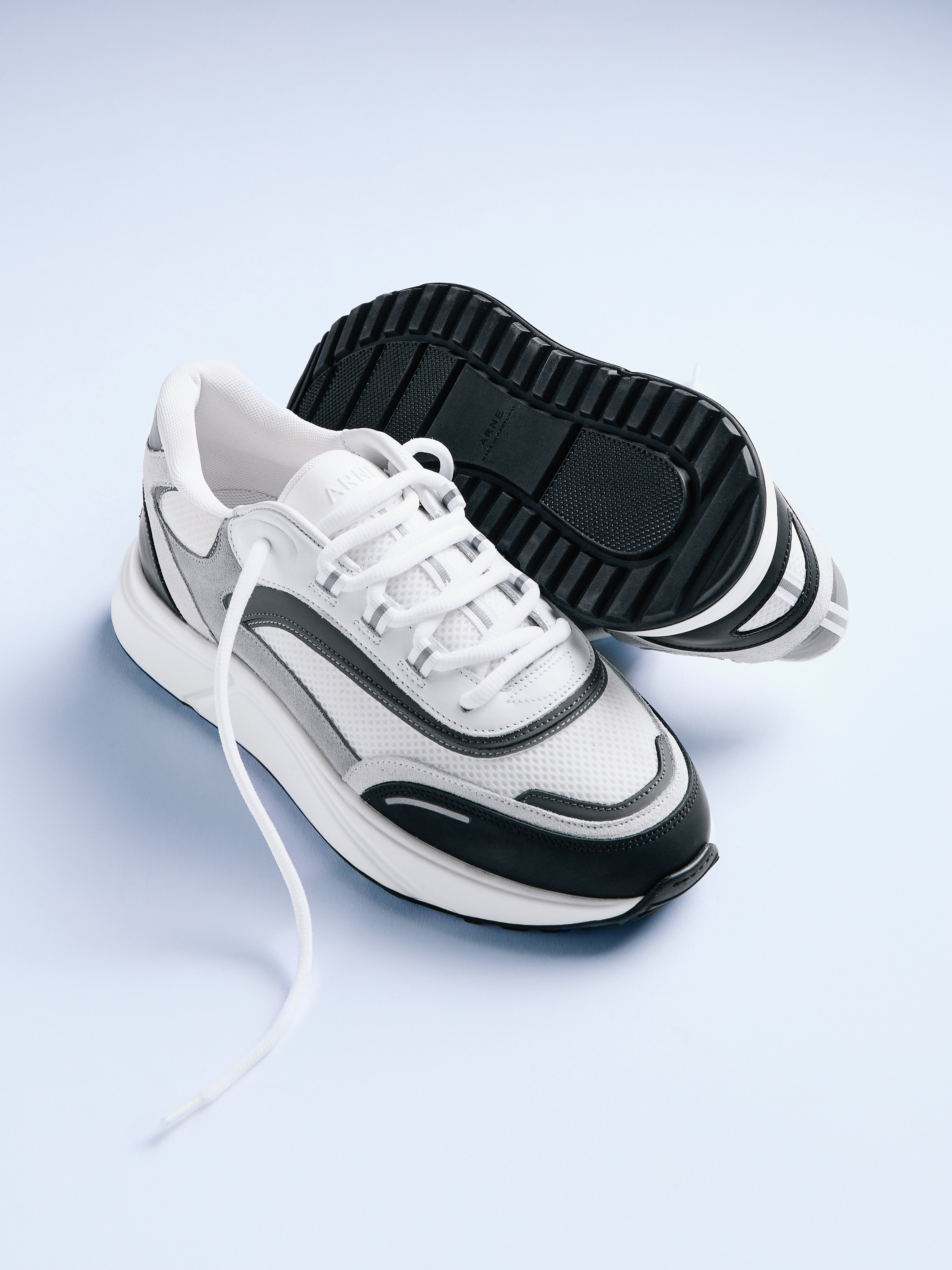 Technical Runner 2.0 in White Black