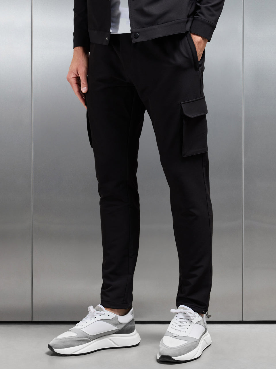 Technical Mid Weight Utility Cargo Pant in Black