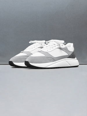 Technical Runner in White Grey