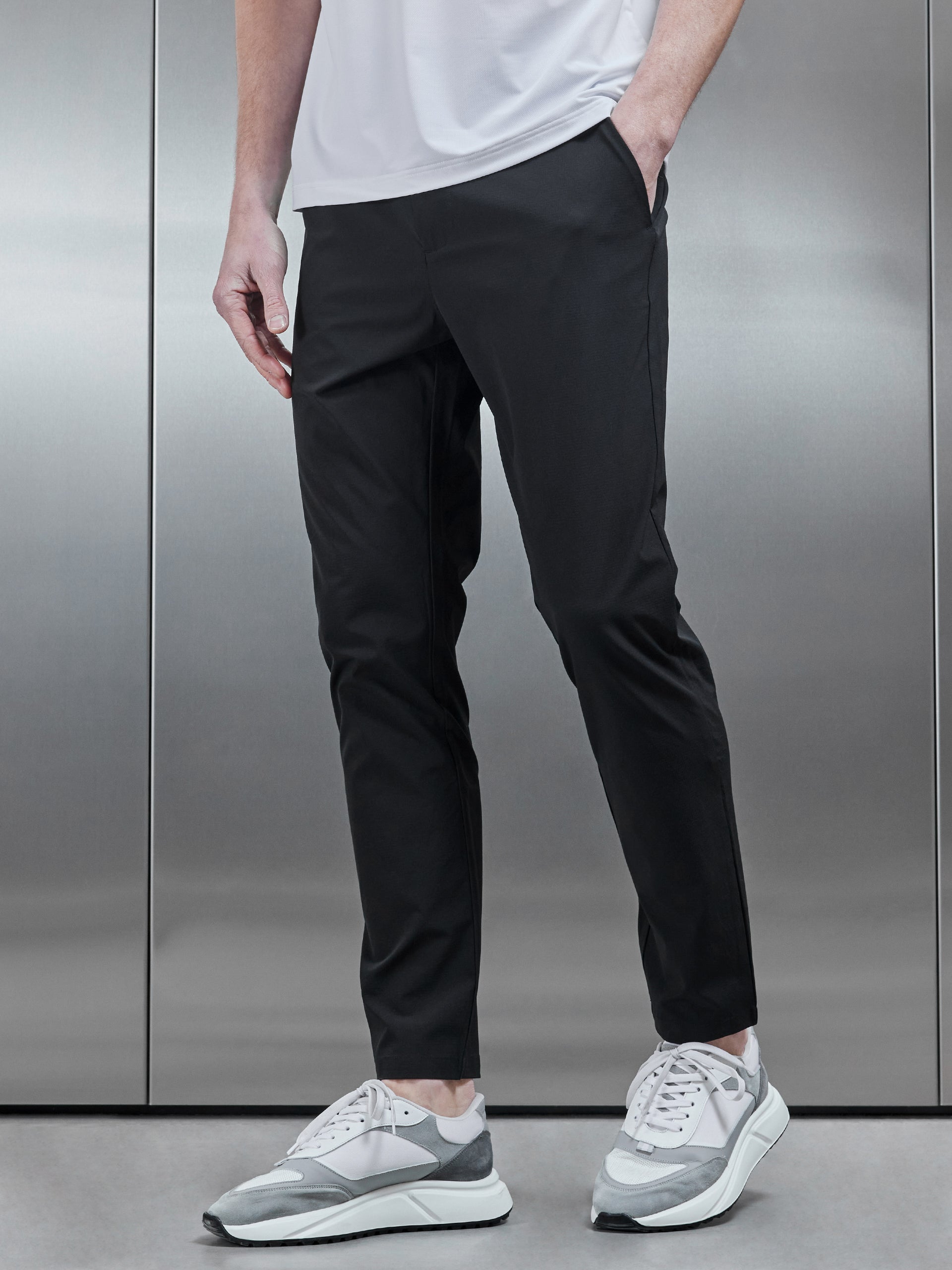 TECHNICAL TAILORED TROUSER IN BLACK 8950