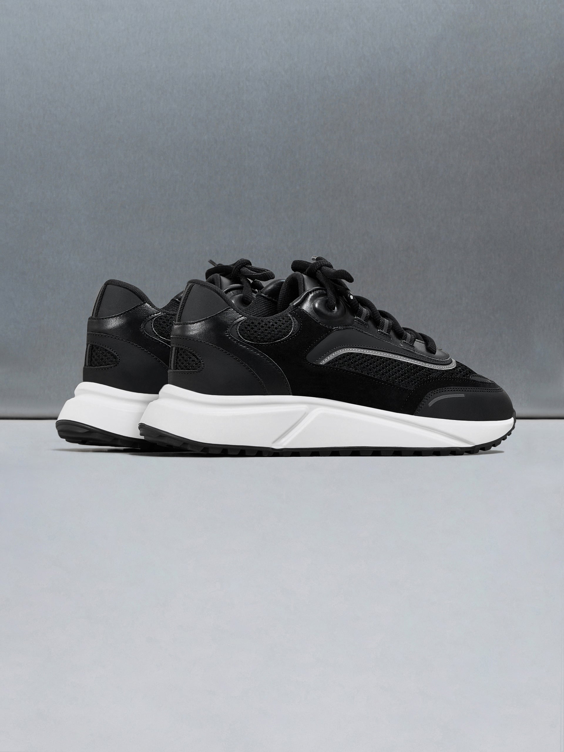 Technical Runner 2.0 in Midnight Black
