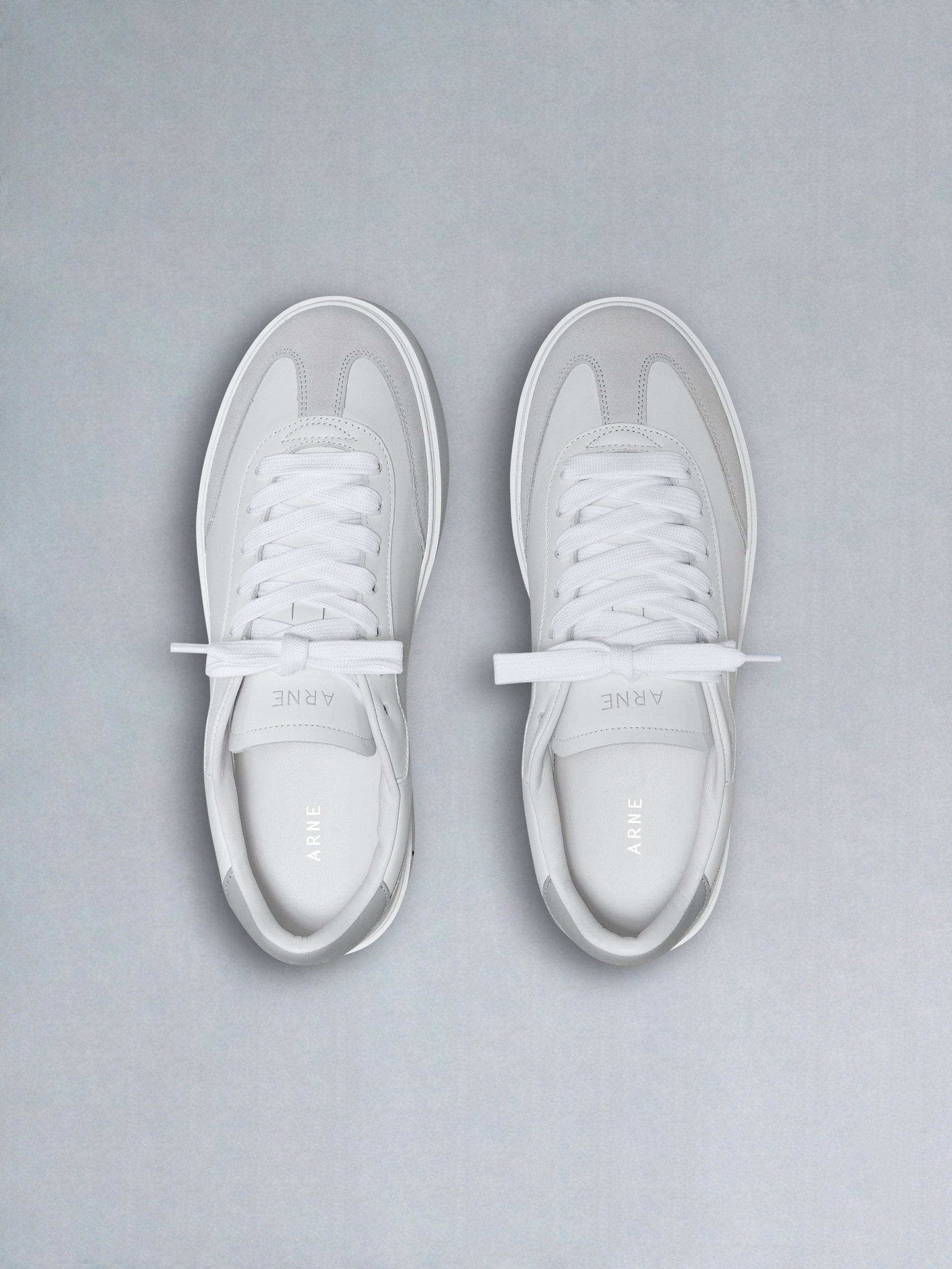 Tennis Trainer in White Grey