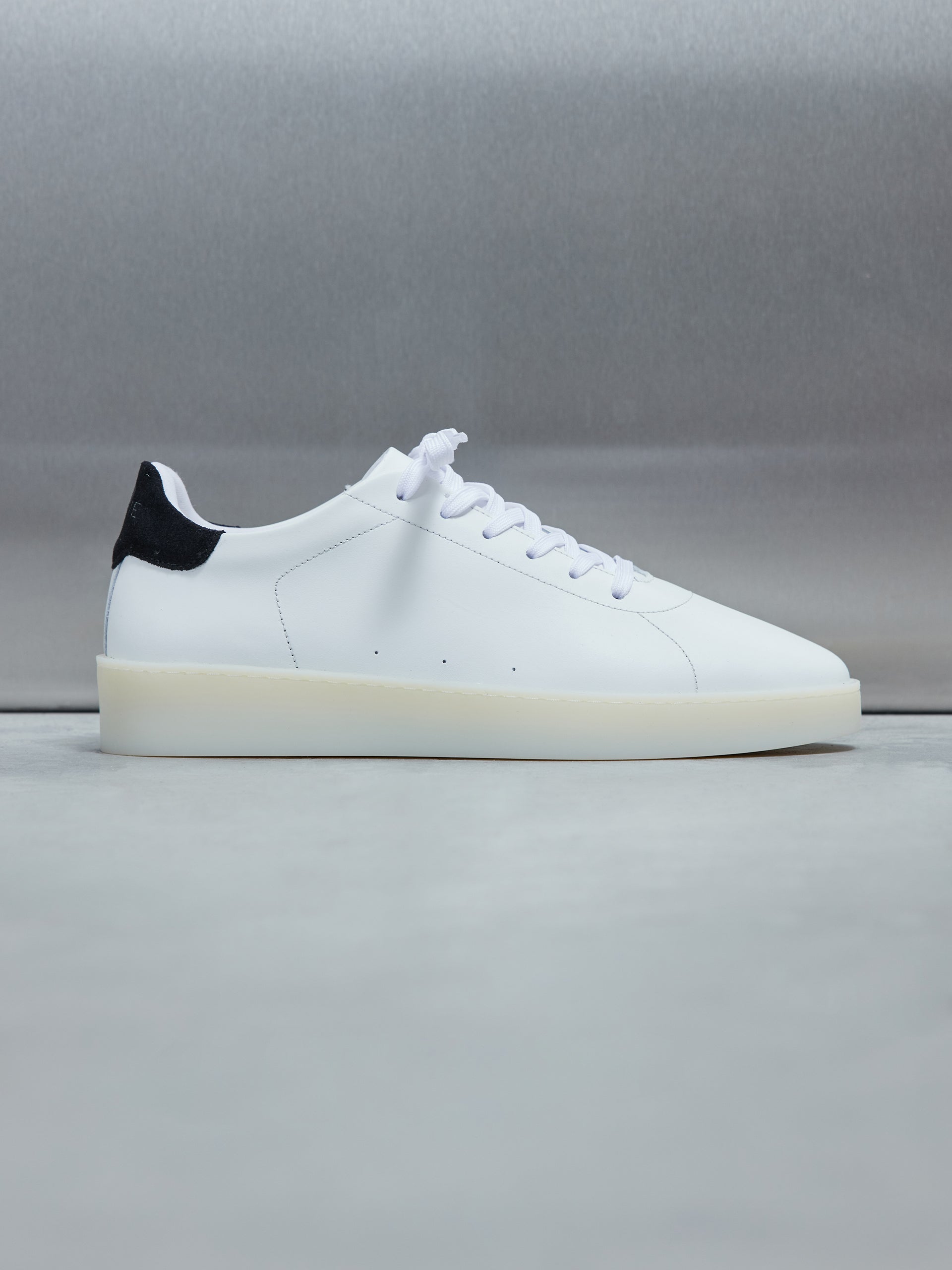 White trainer clearance gum sole