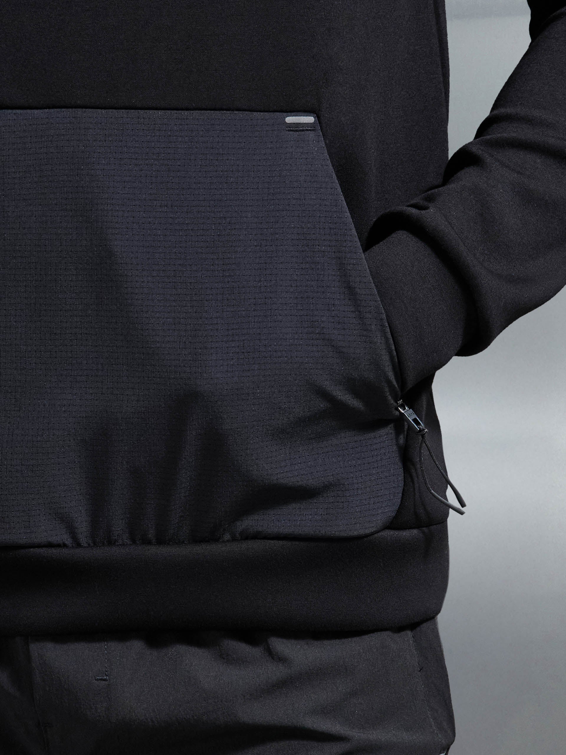 Trail Hybrid Hoodie in Black