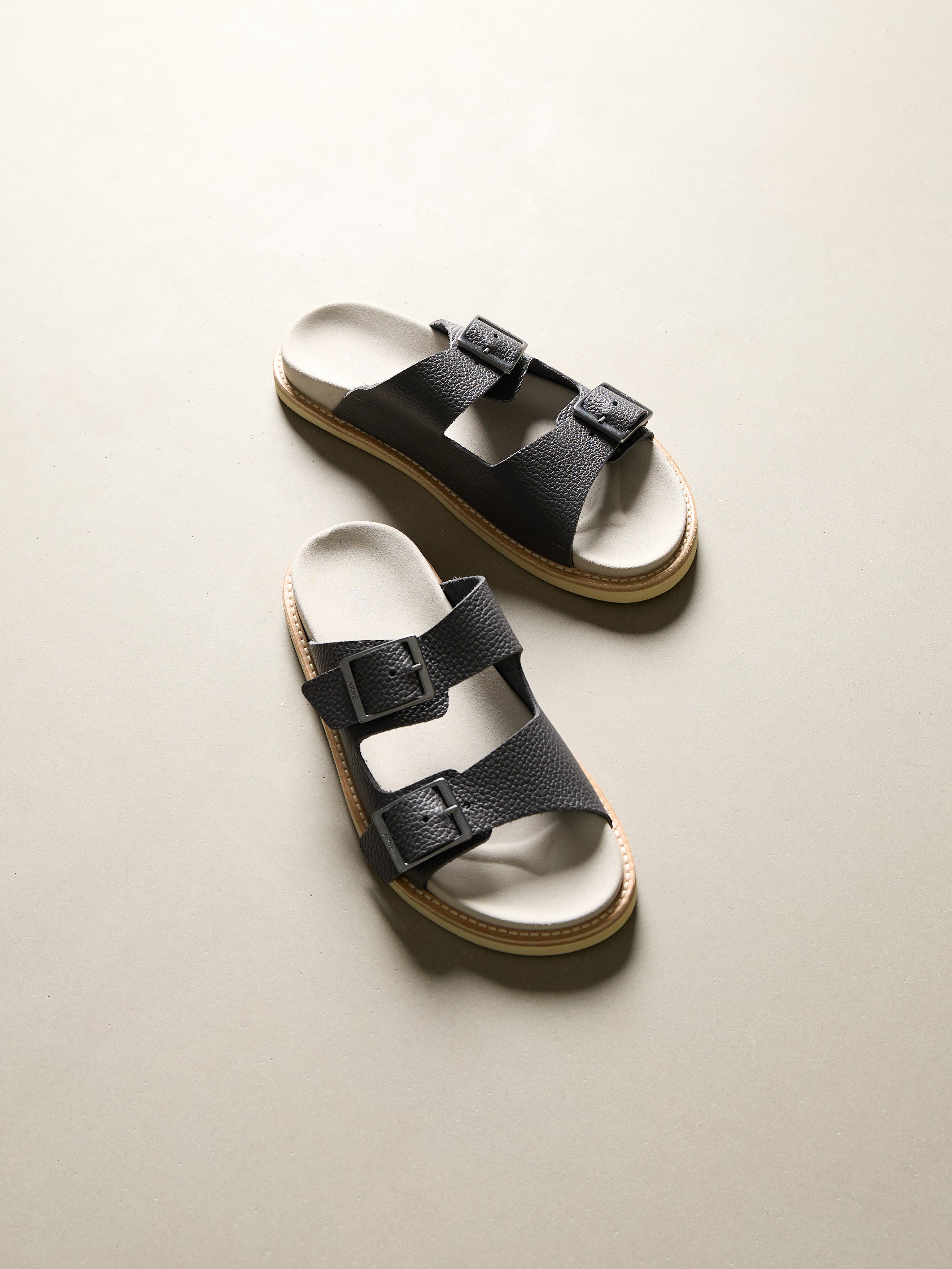Tumbled Leather Sandal in Charcoal