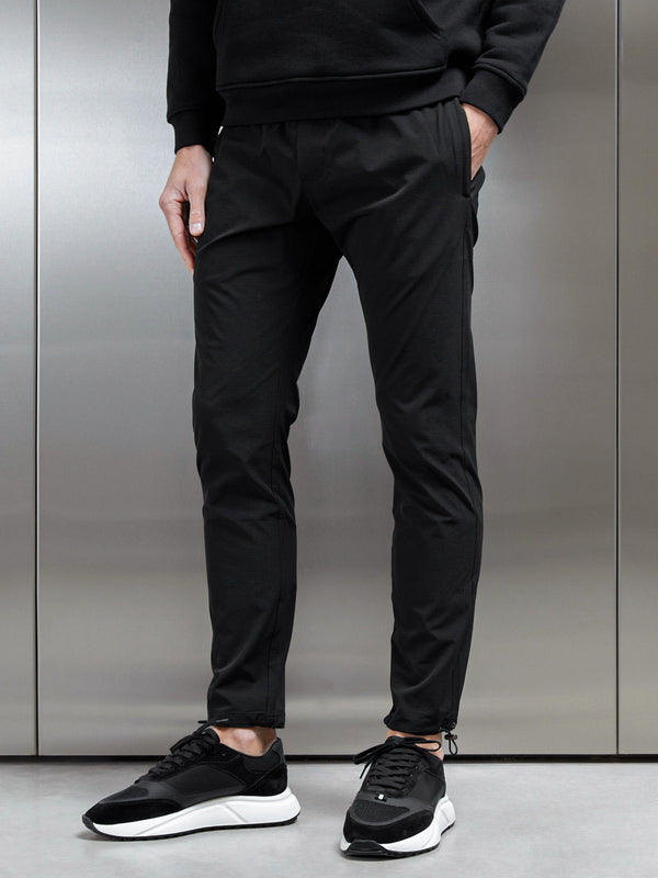 Utility Trackpant in Black