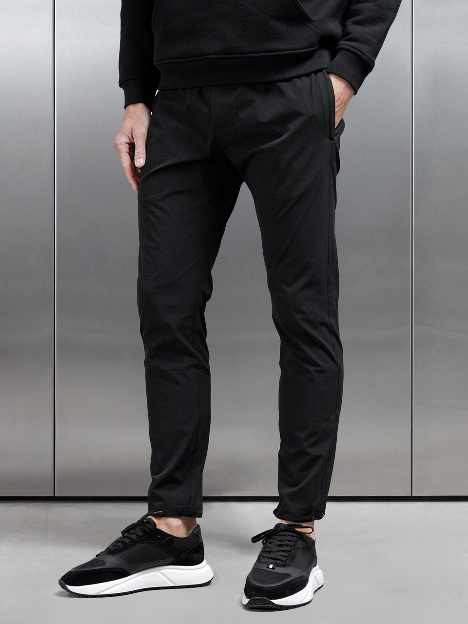 Utility Trackpant in Black