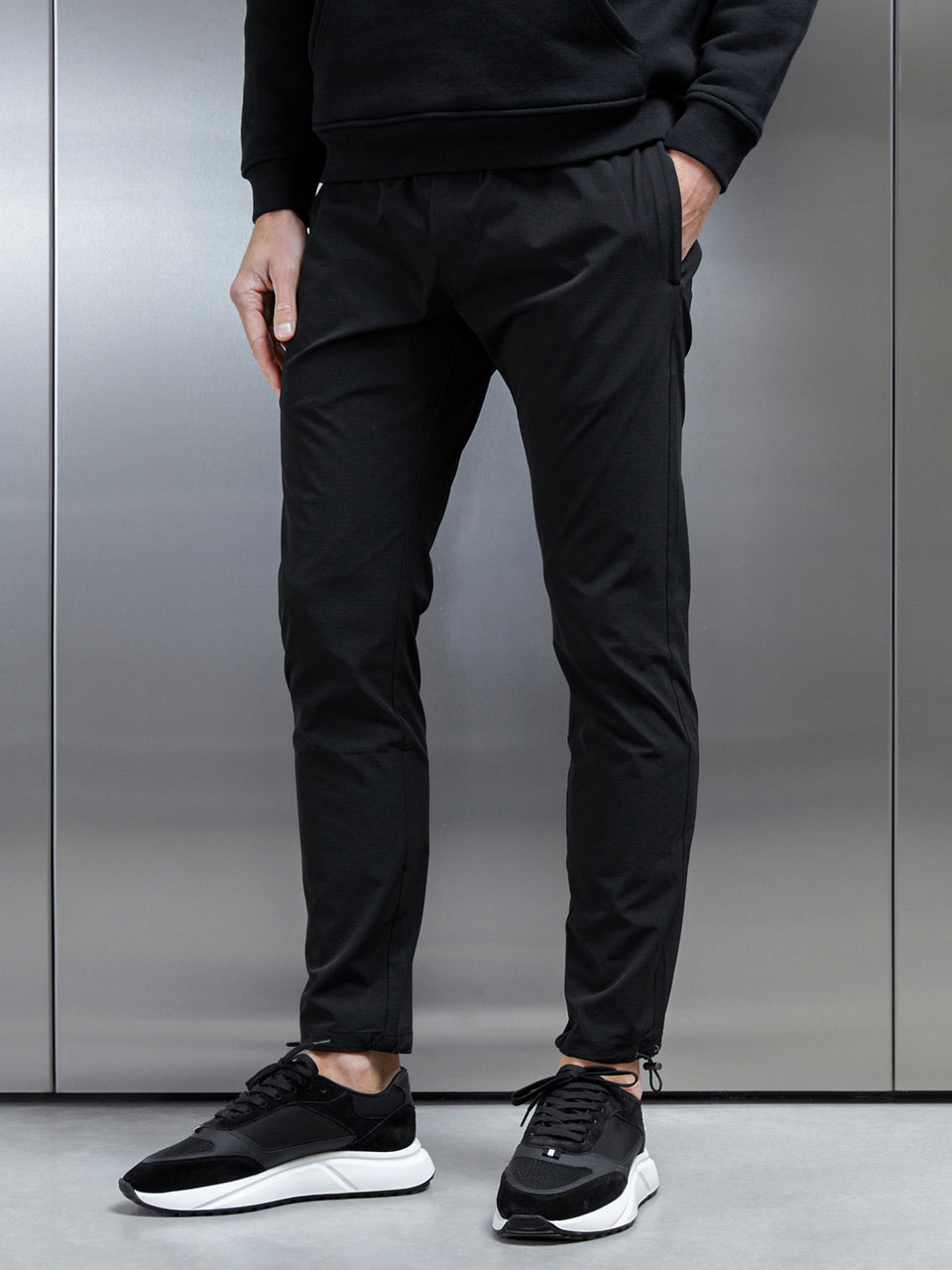 Utility Trackpant in Black