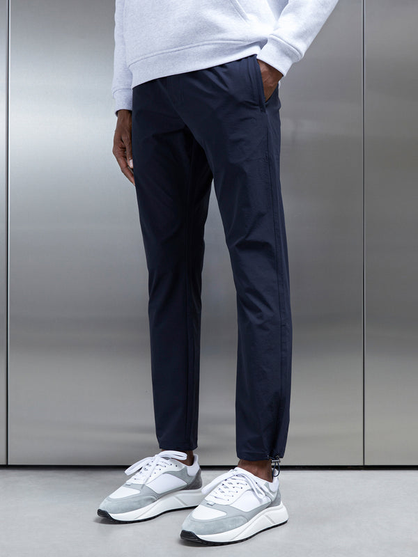 Utility Trackpant in Navy