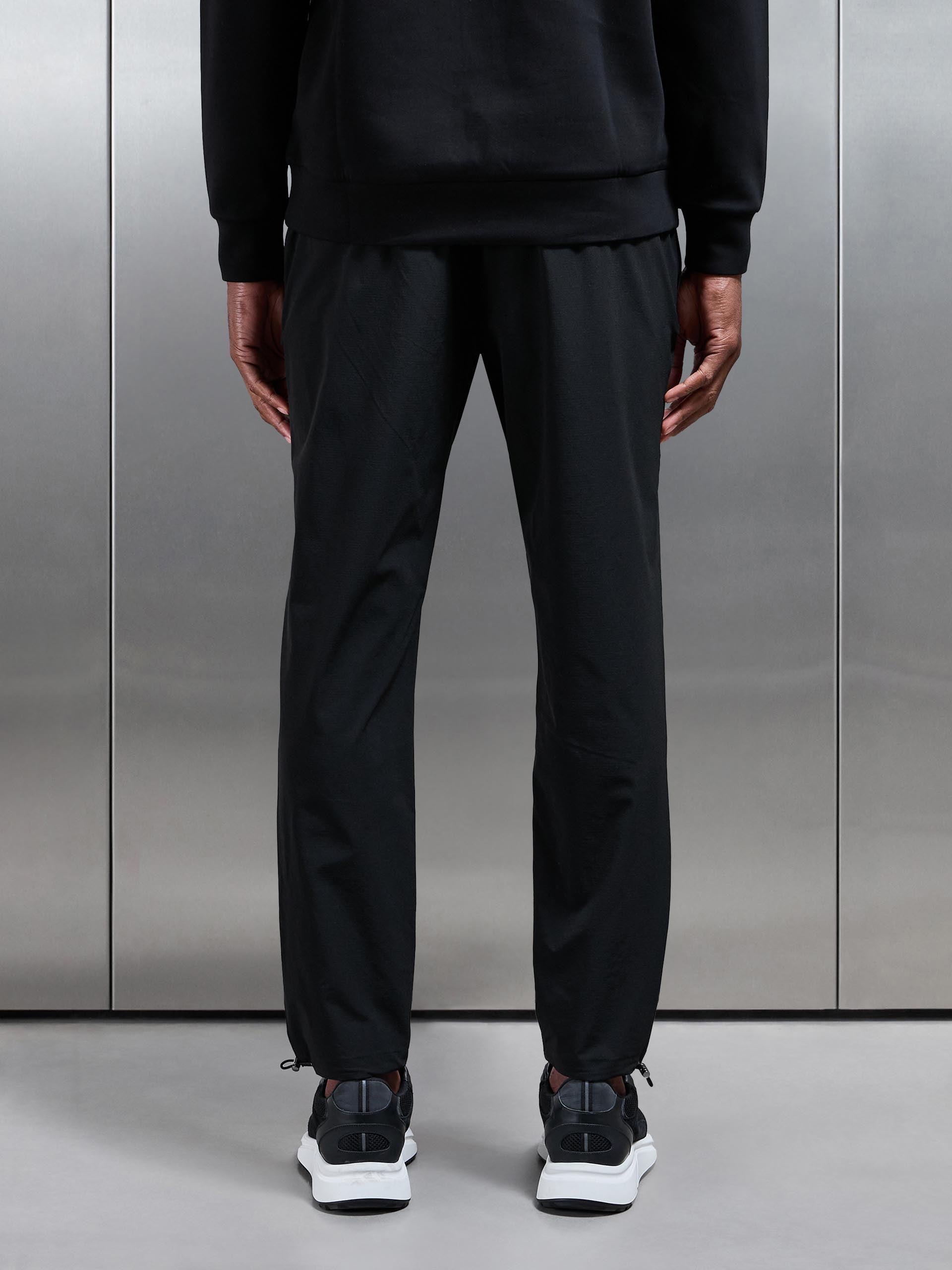 Utility Trackpant in Black