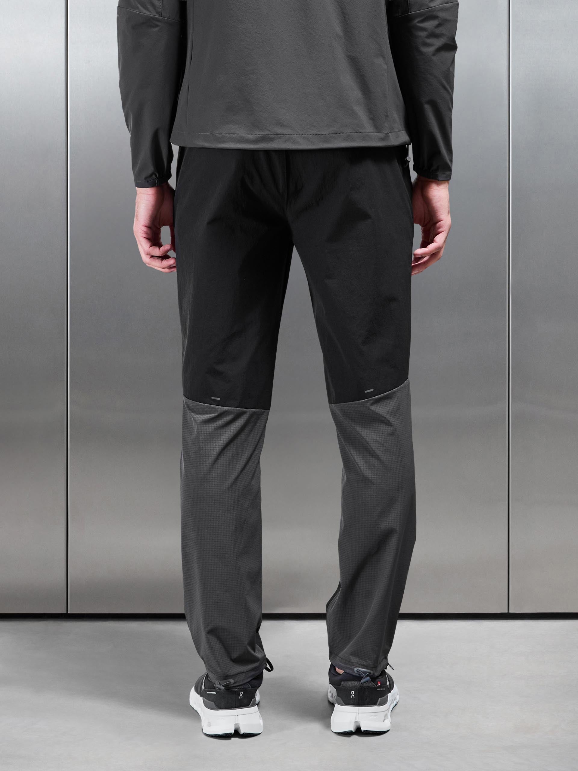 Utility Trail Trackpant in Black