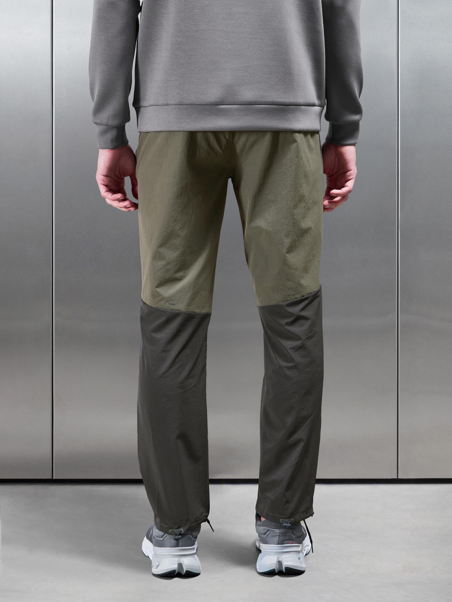 Utility Trail Trackpant in Olive Grey