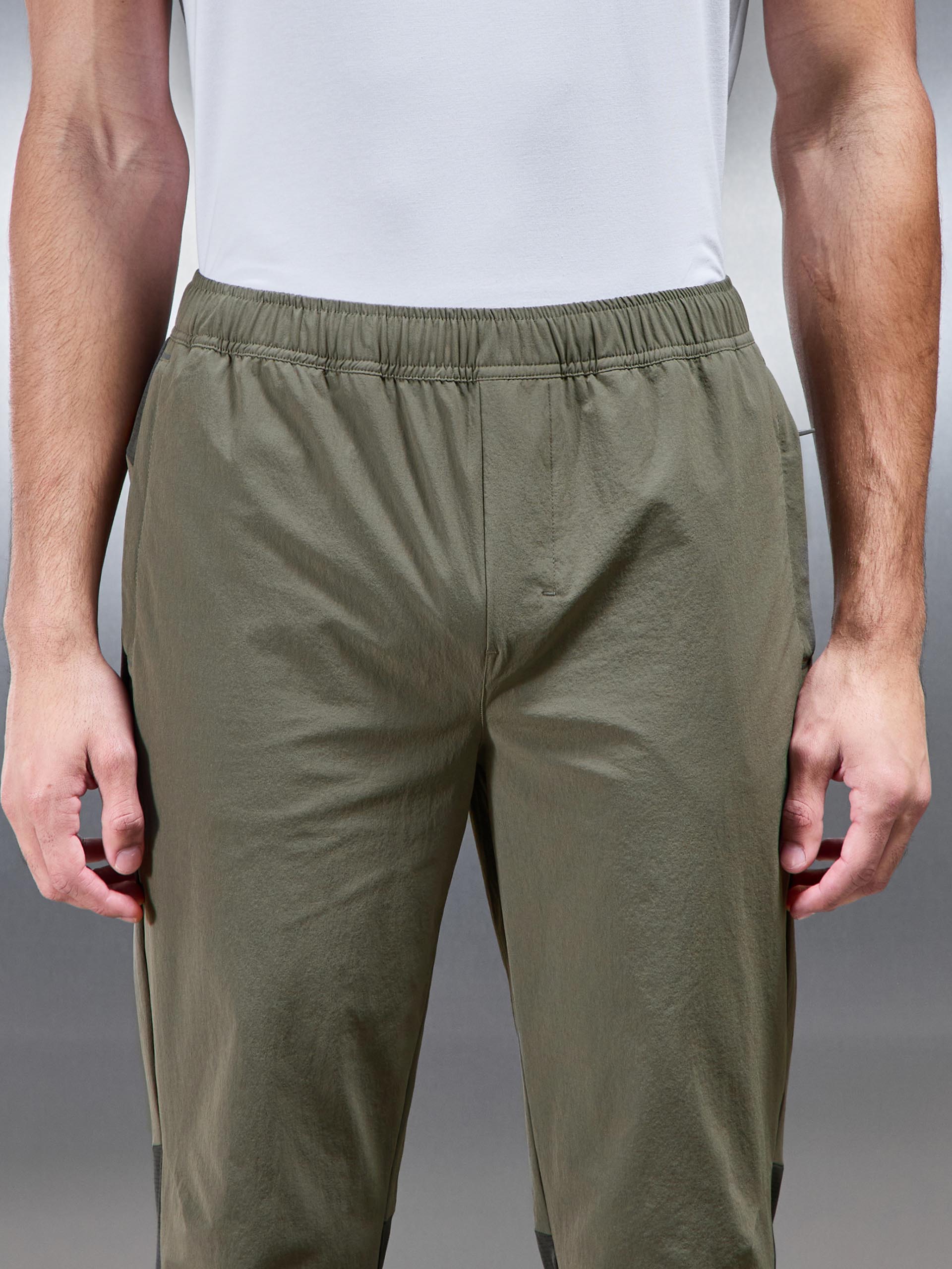Utility Trail Trackpant in Olive Grey