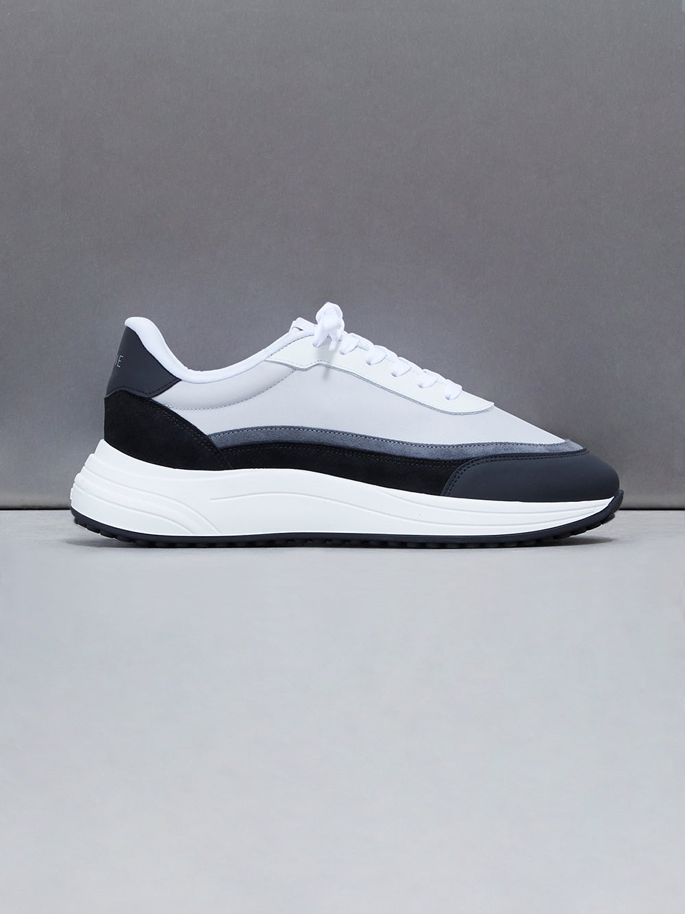 Wave on sale runner black