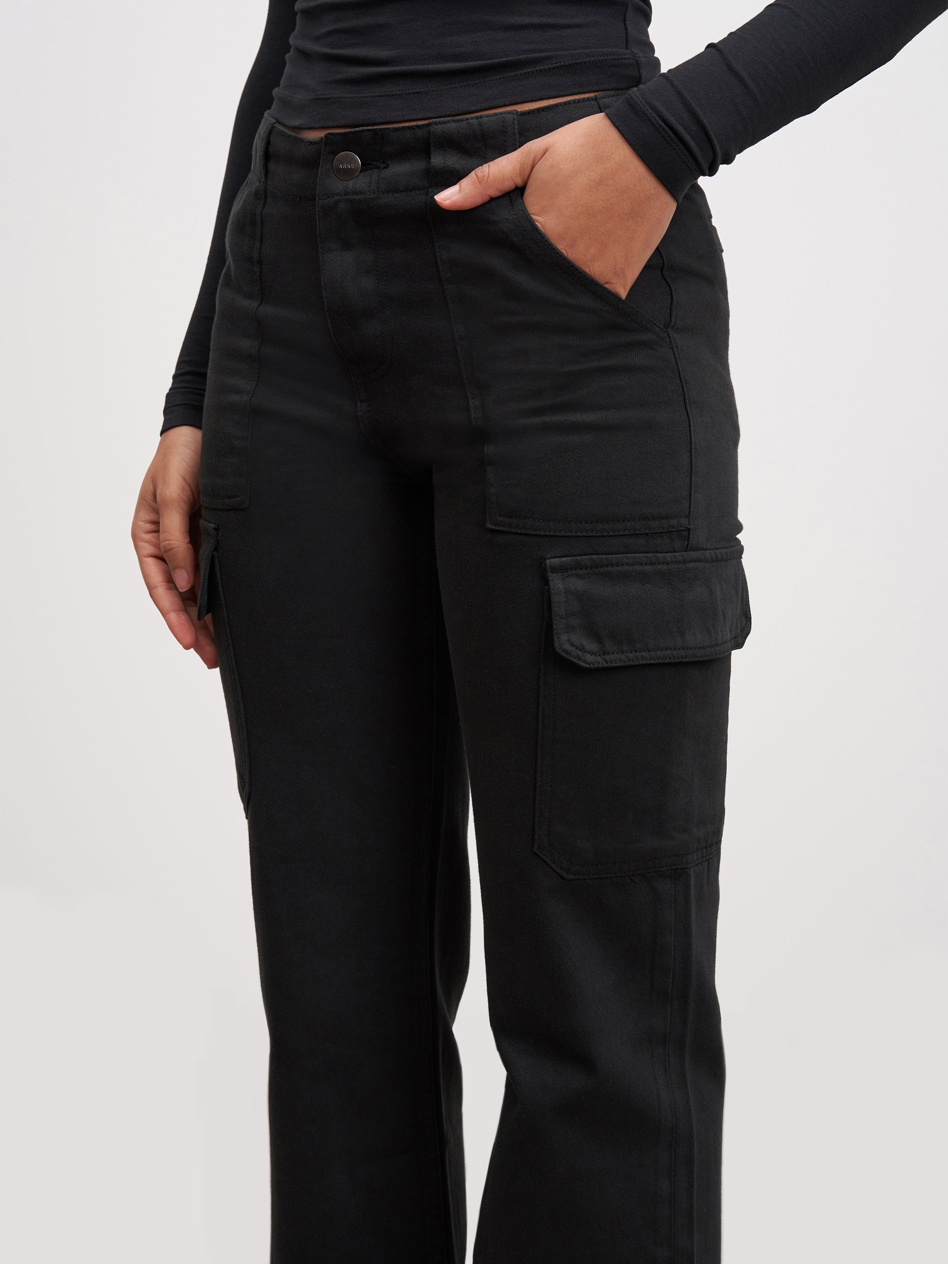 Womens Mid Rise Cargo Pant in Black