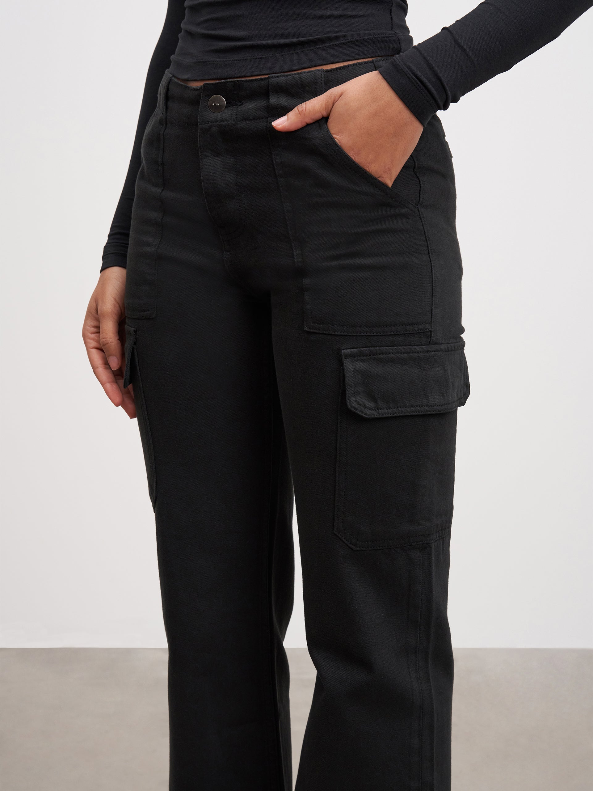 Womens Mid Rise Cargo Pant in Black