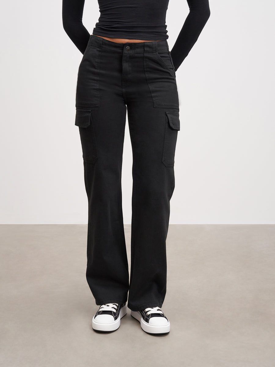 Womens Mid Rise Cargo Pant in Black