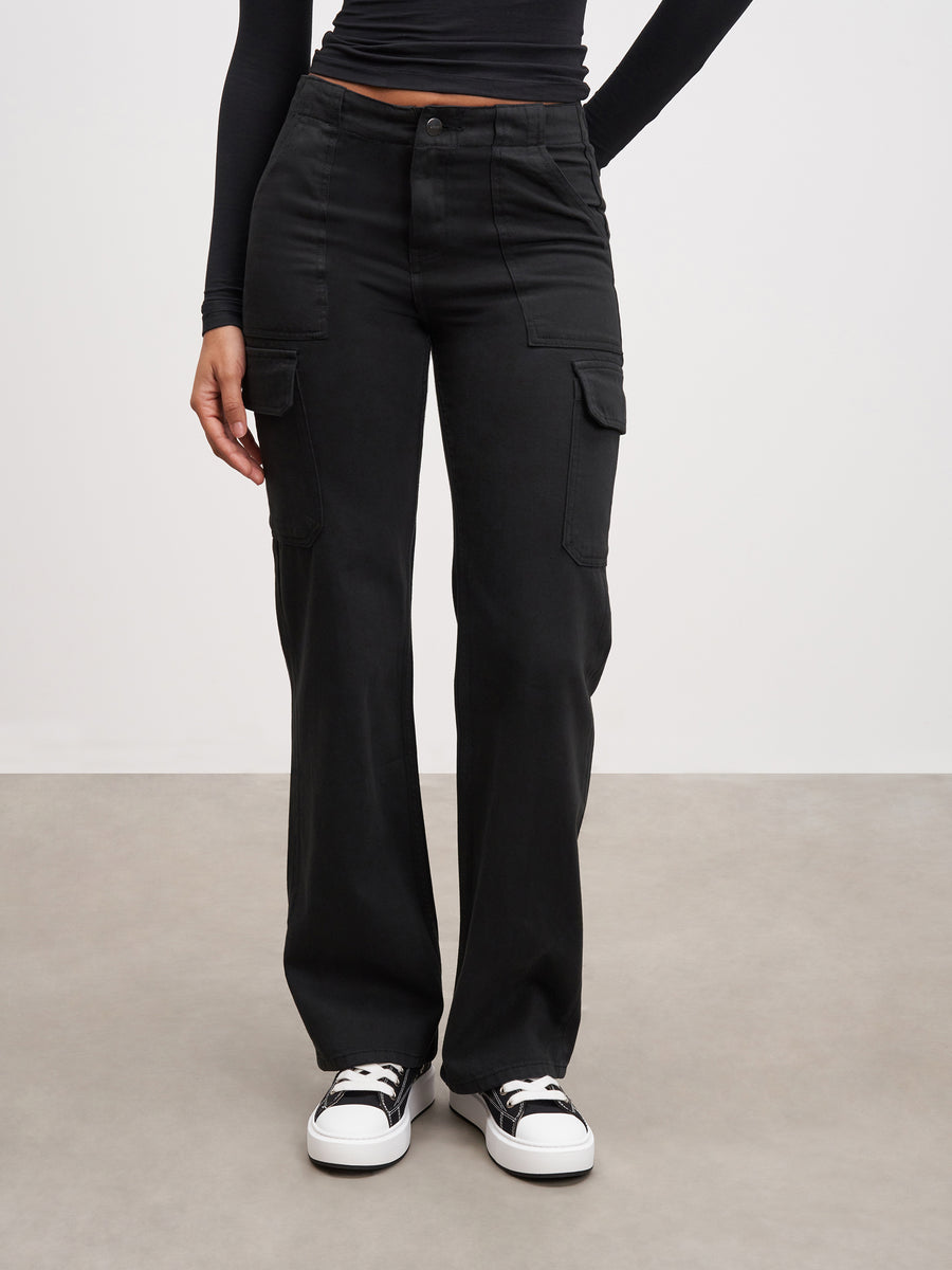 Womens Mid Rise Cargo Pant in Black