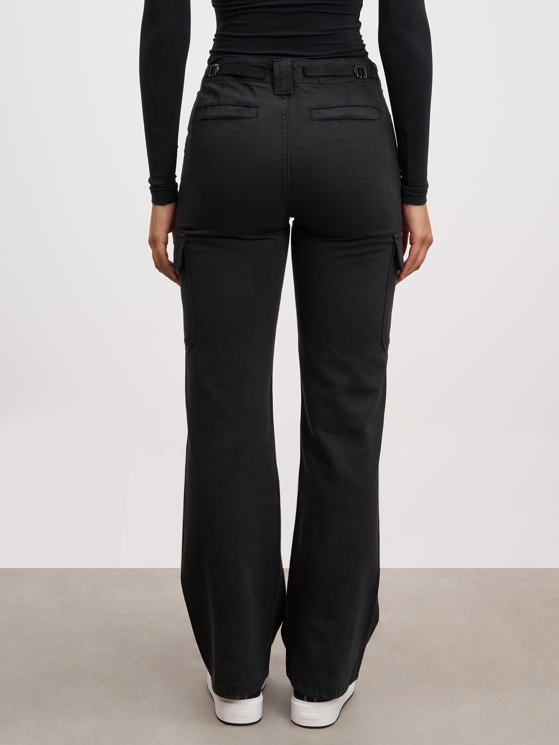 Womens Mid Rise Cargo Pant in Black