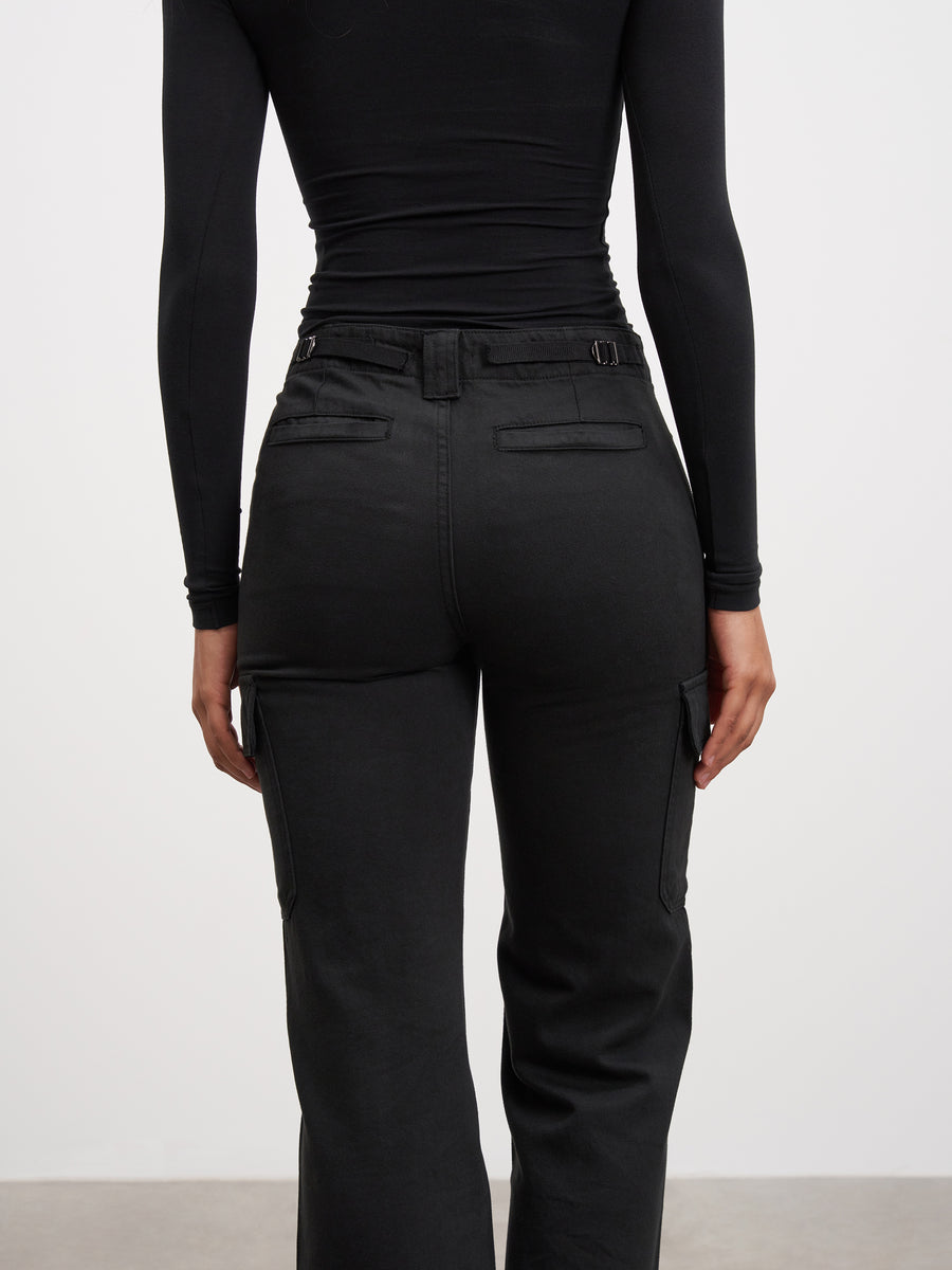 Womens Mid Rise Cargo Pant in Black