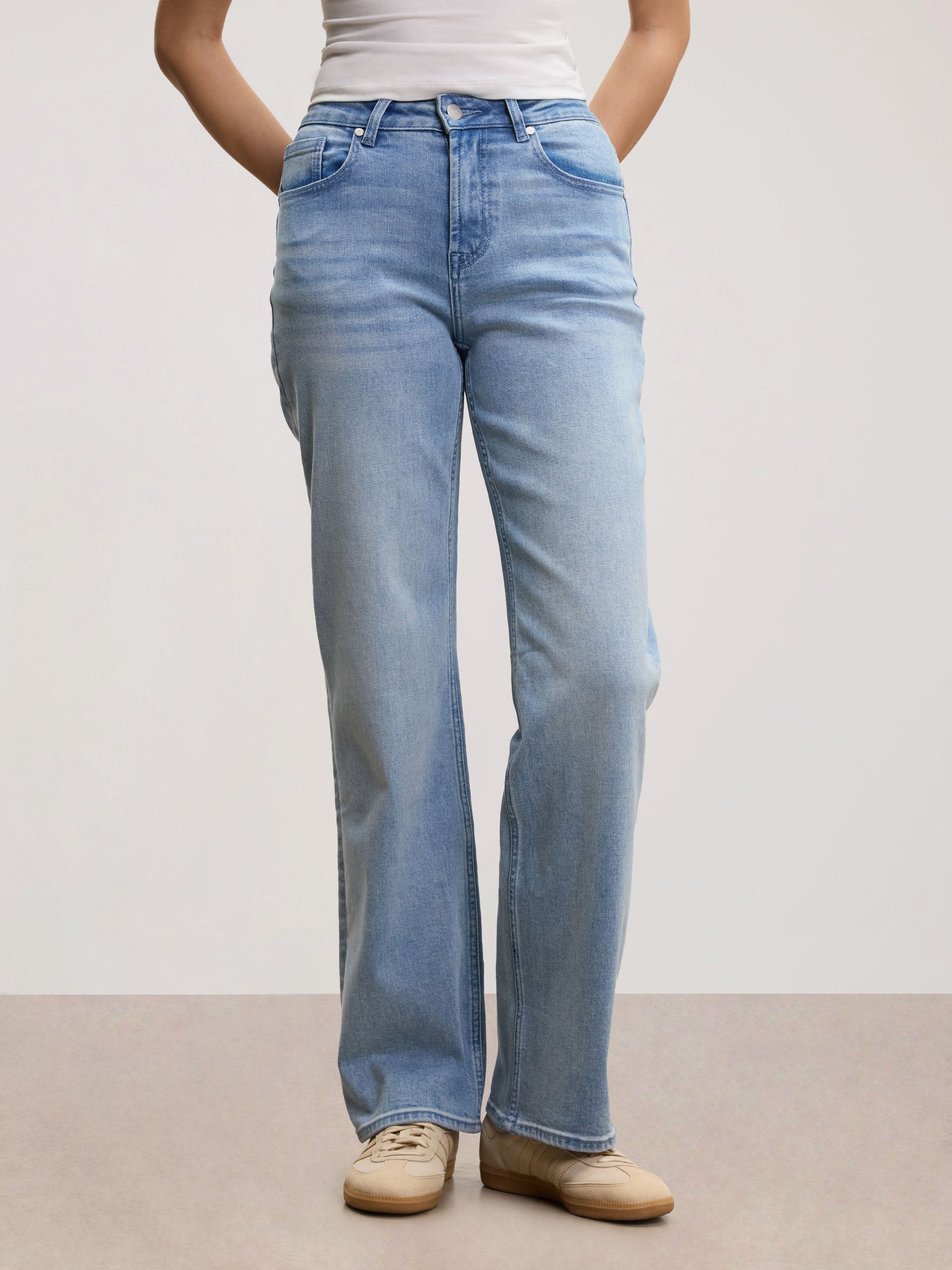 Womens Straight Leg Denim Jeans in Light Blue