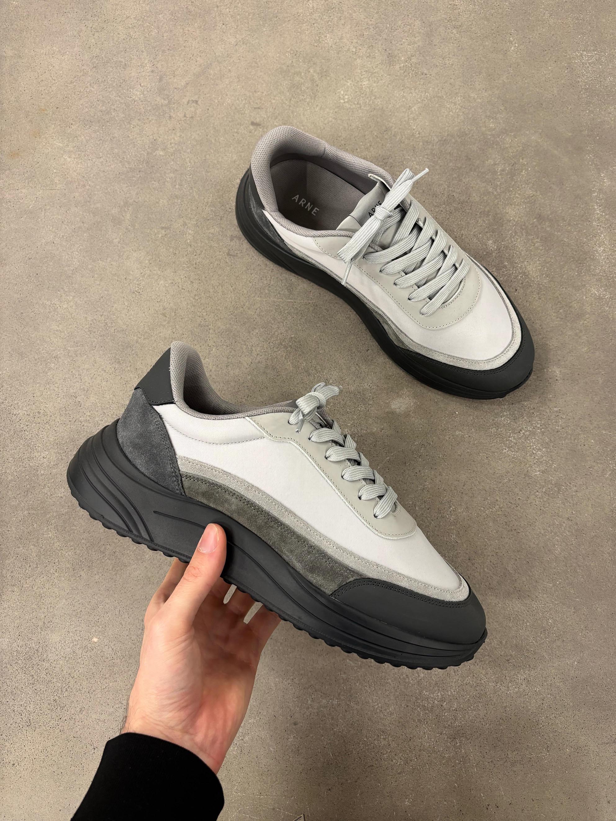 Wave Runner in Pearl Grey