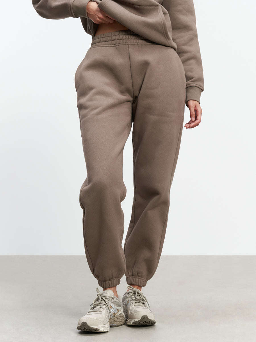Womens Relaxed Cuffed Jogger in Taupe