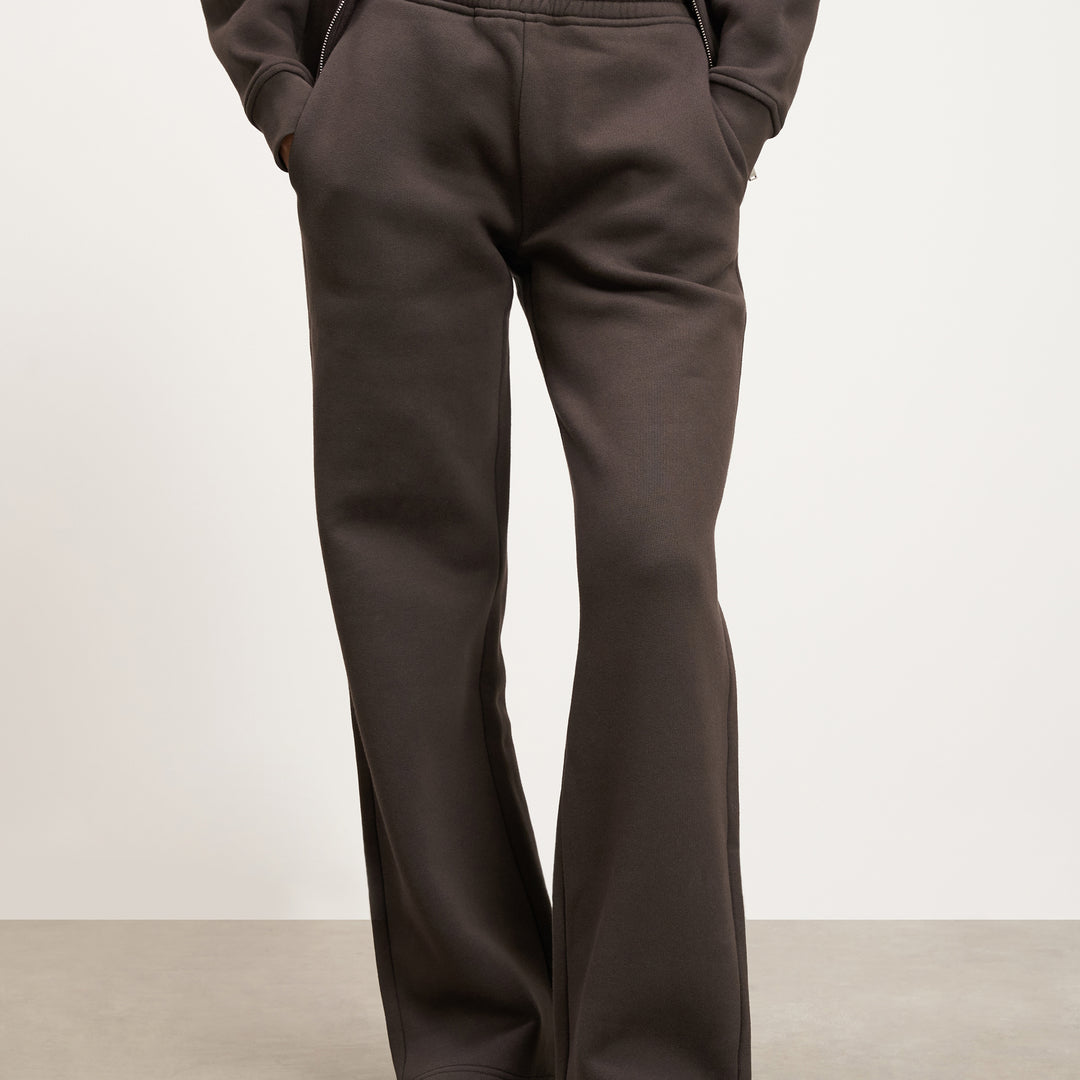 Womens Relaxed Straight Leg Jogger in Brown