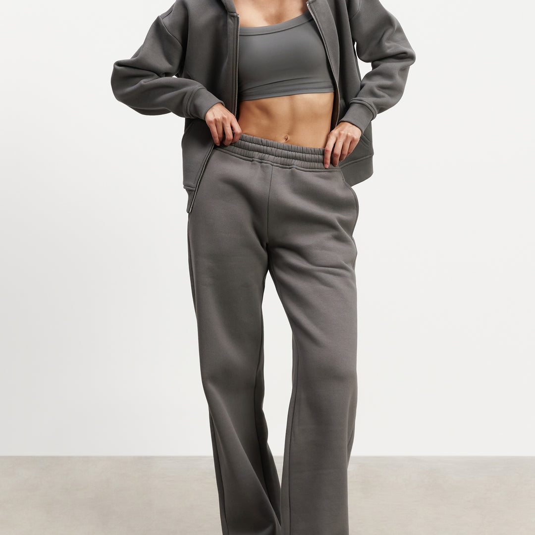 Womens Relaxed Straight Leg Jogger in Grey