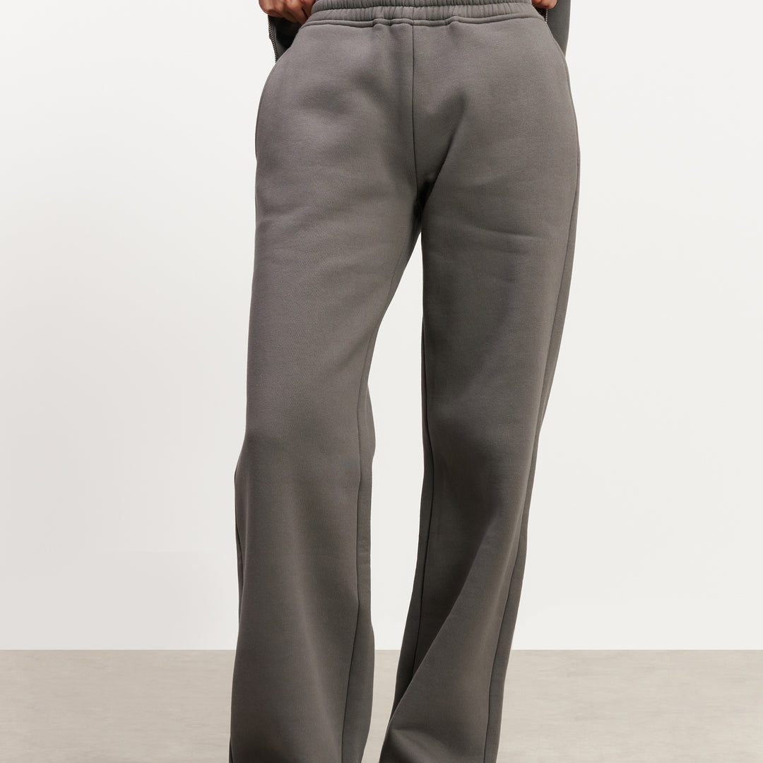 Womens Relaxed Straight Leg Jogger in Grey